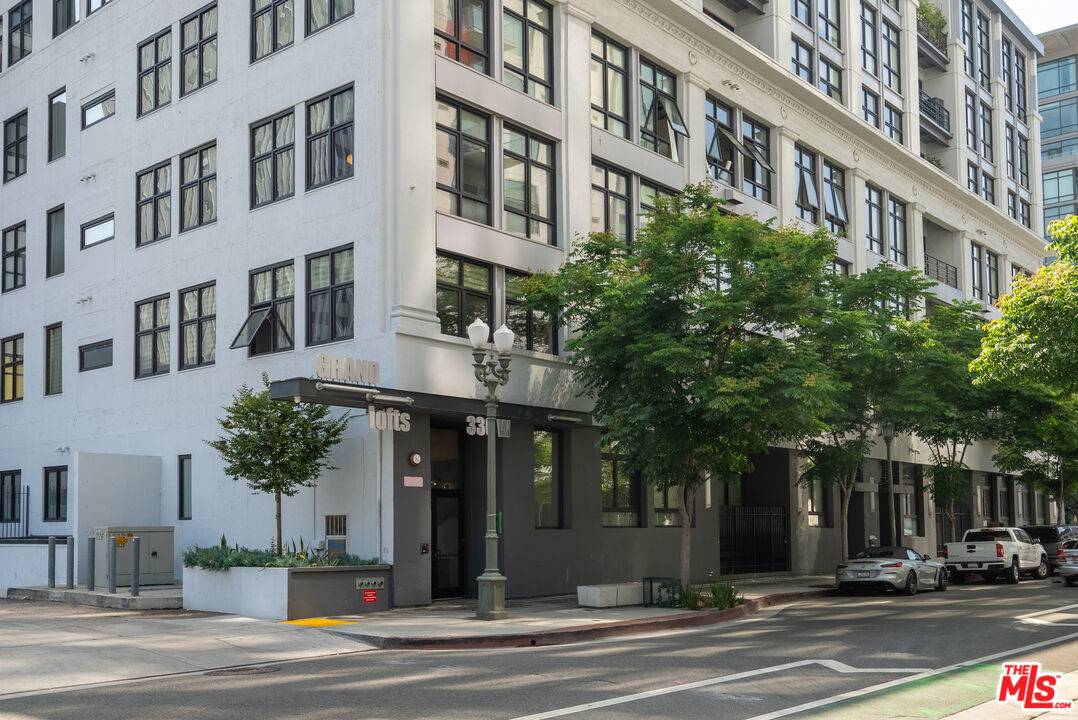 1100 S Grand Ave Unit: A602