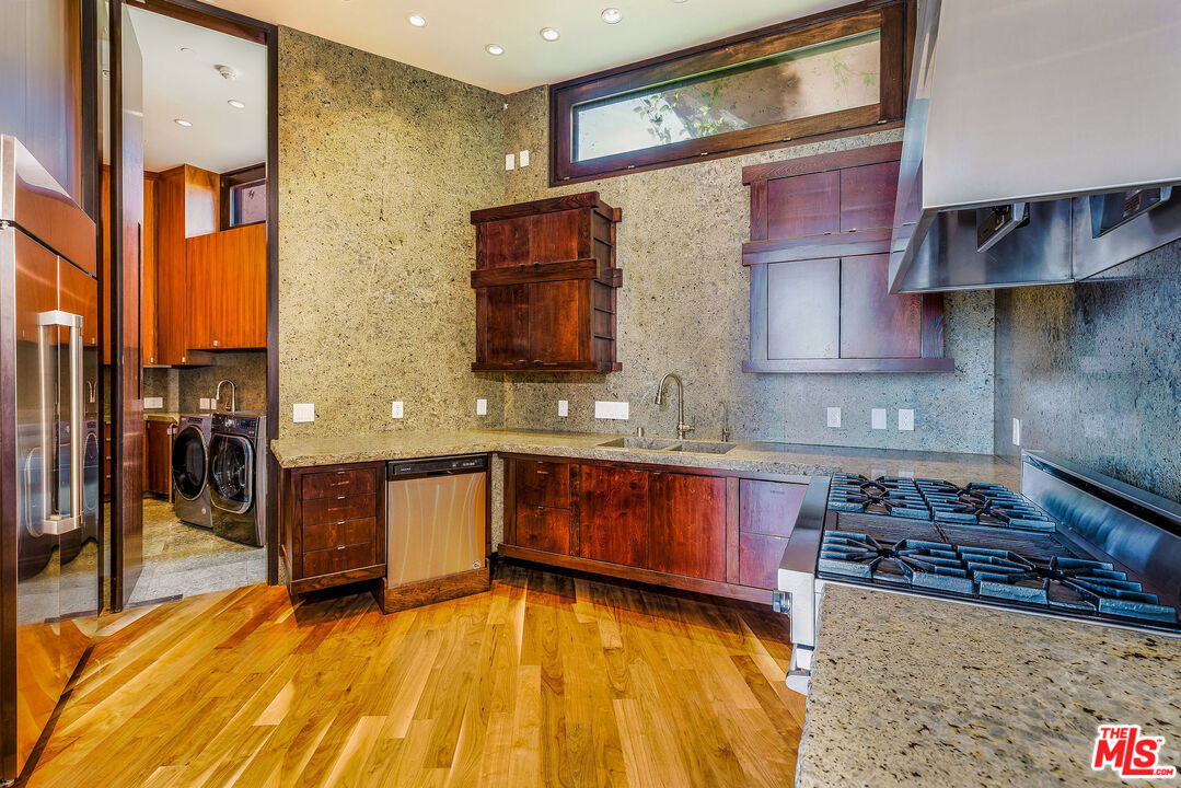 1111 Bel Air Pl