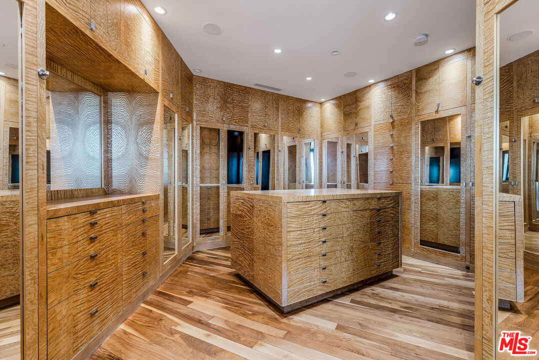 1111 Bel Air Pl