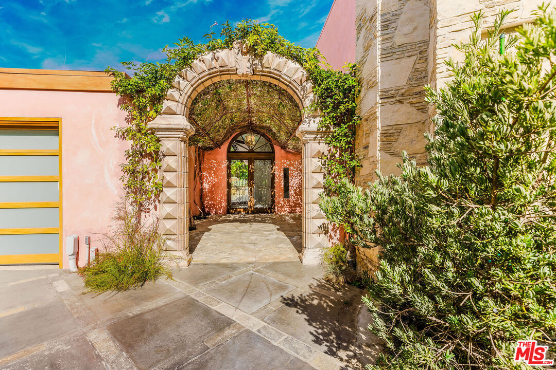1111 Bel Air Pl