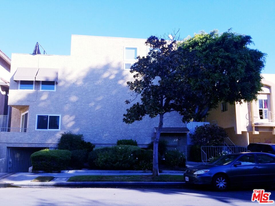 10921 Morrison St Unit: 3