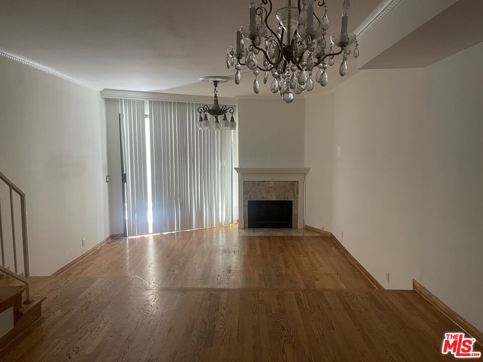 10921 Morrison St Unit: 3