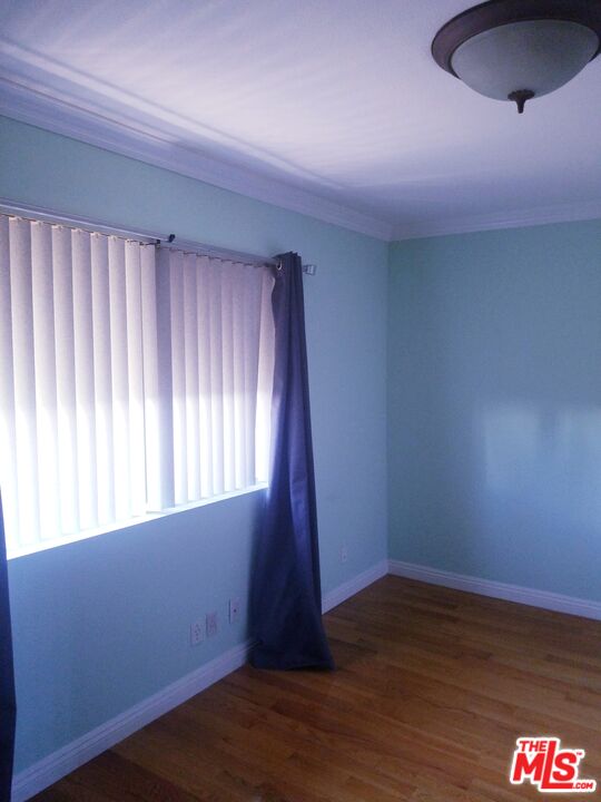 10921 Morrison St Unit: 3