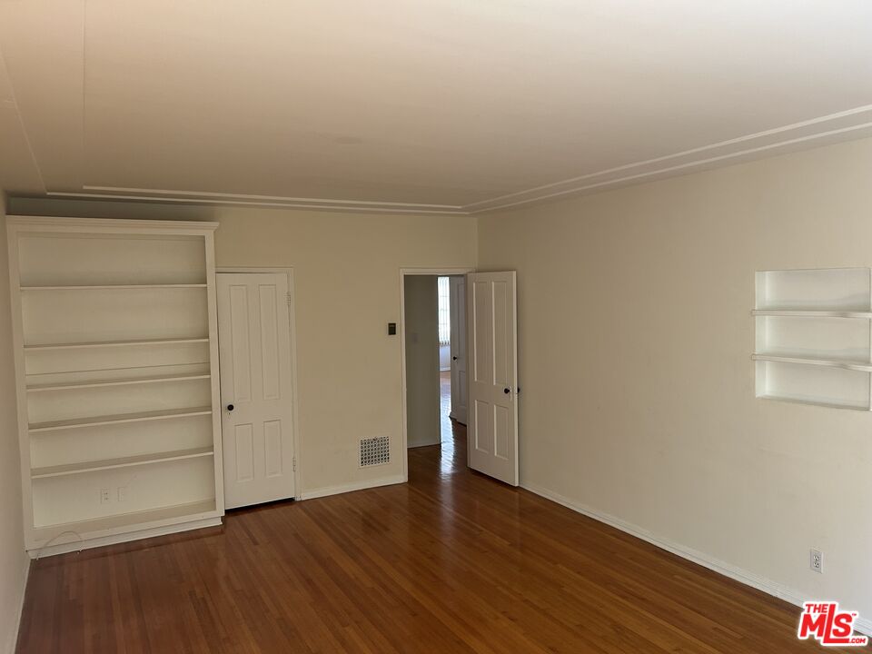 244 S Lasky Dr Unit: C