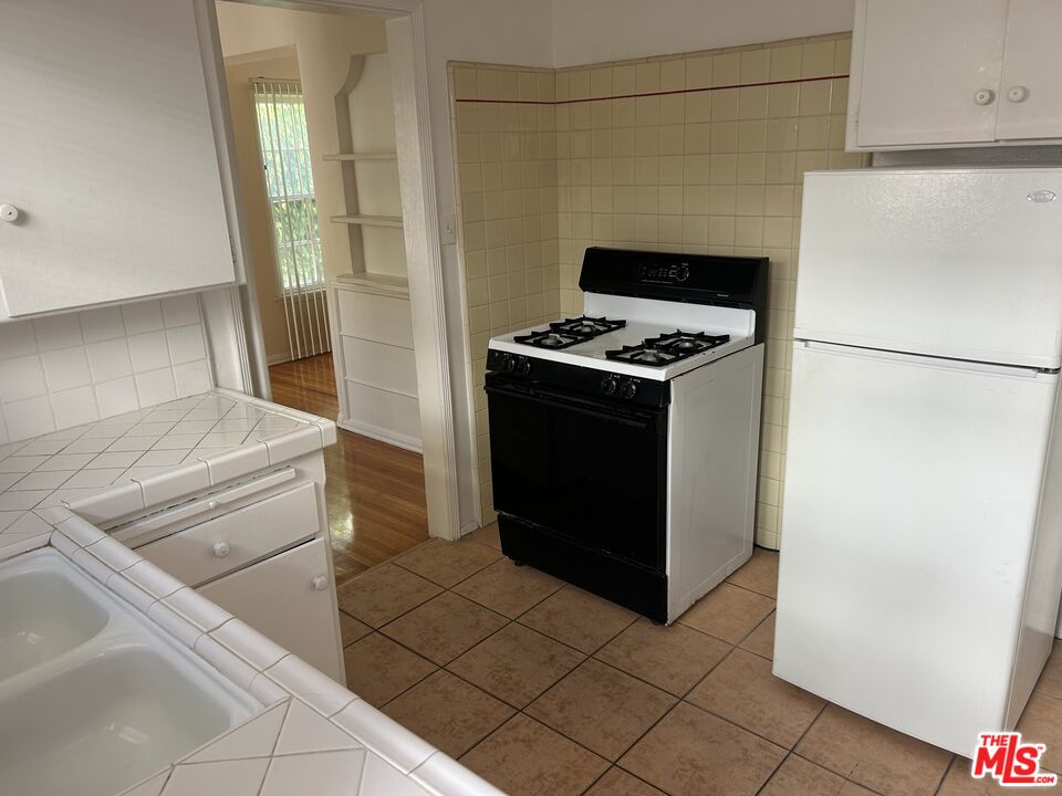 244 S Lasky Dr Unit: C