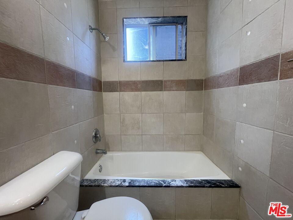 1122 N Formosa Ave Unit: 1