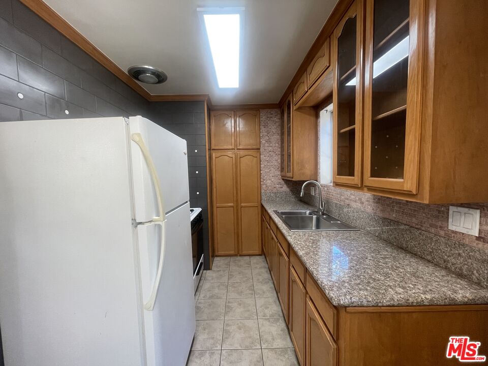 1122 N Formosa Ave Unit: 1