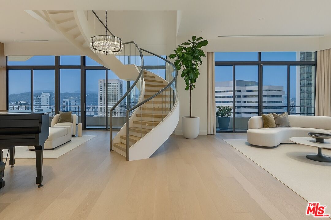 10601 Wilshire Blvd Unit: PH E