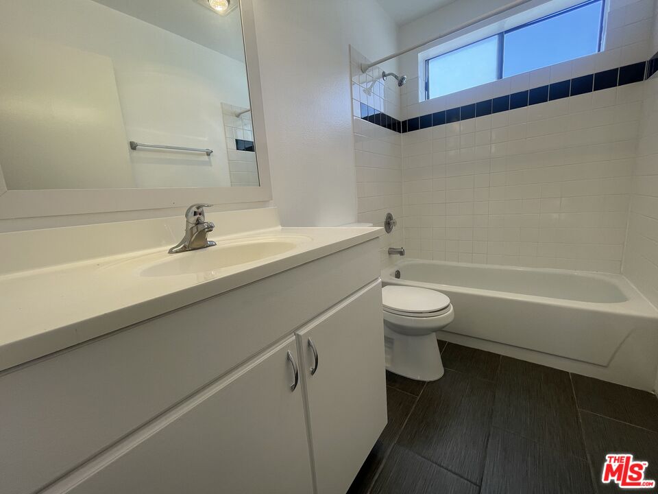 1531 N Detroit St Unit: 207