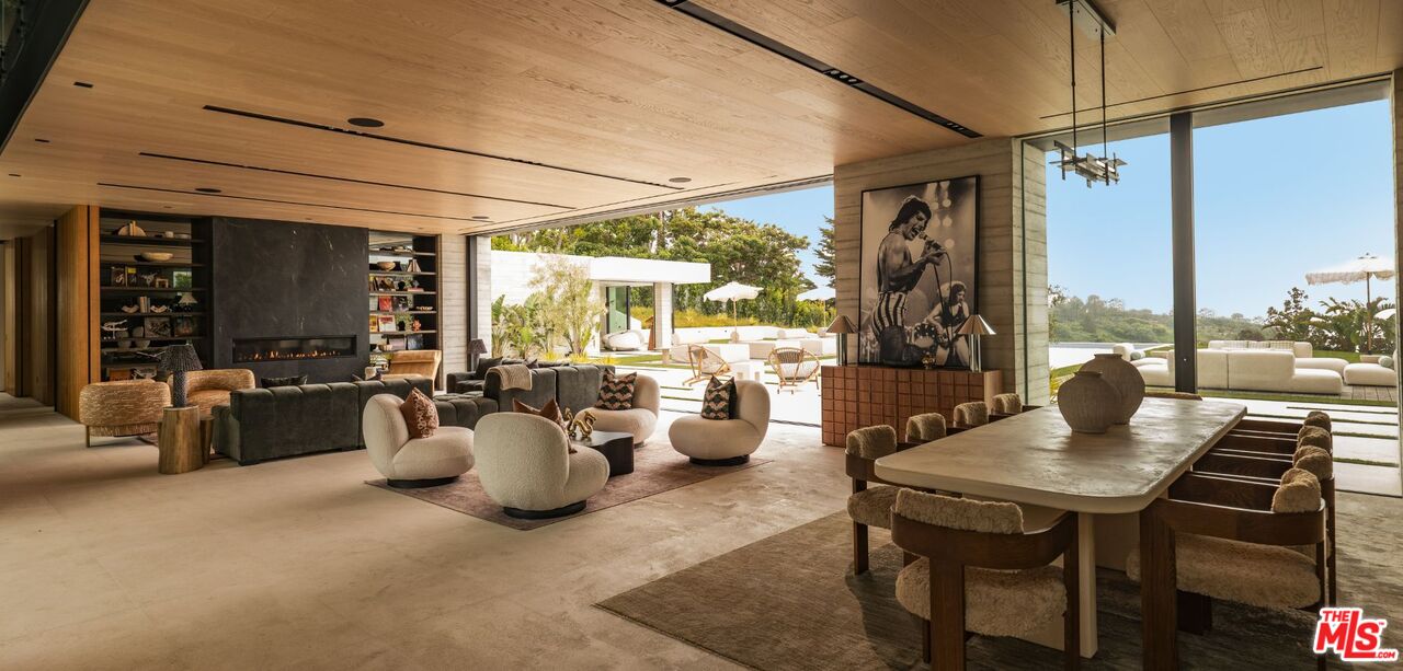 6889 Dume Dr