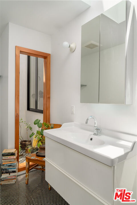 630 N Alta Vista Blvd