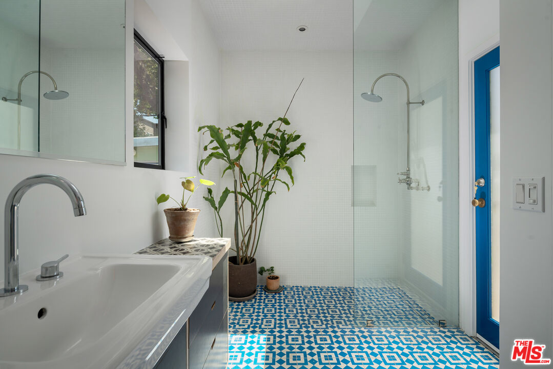 630 N Alta Vista Blvd