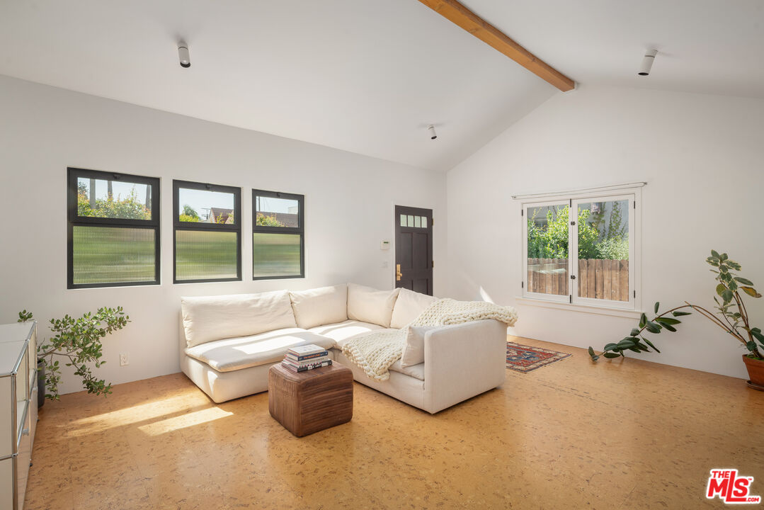 630 N Alta Vista Blvd