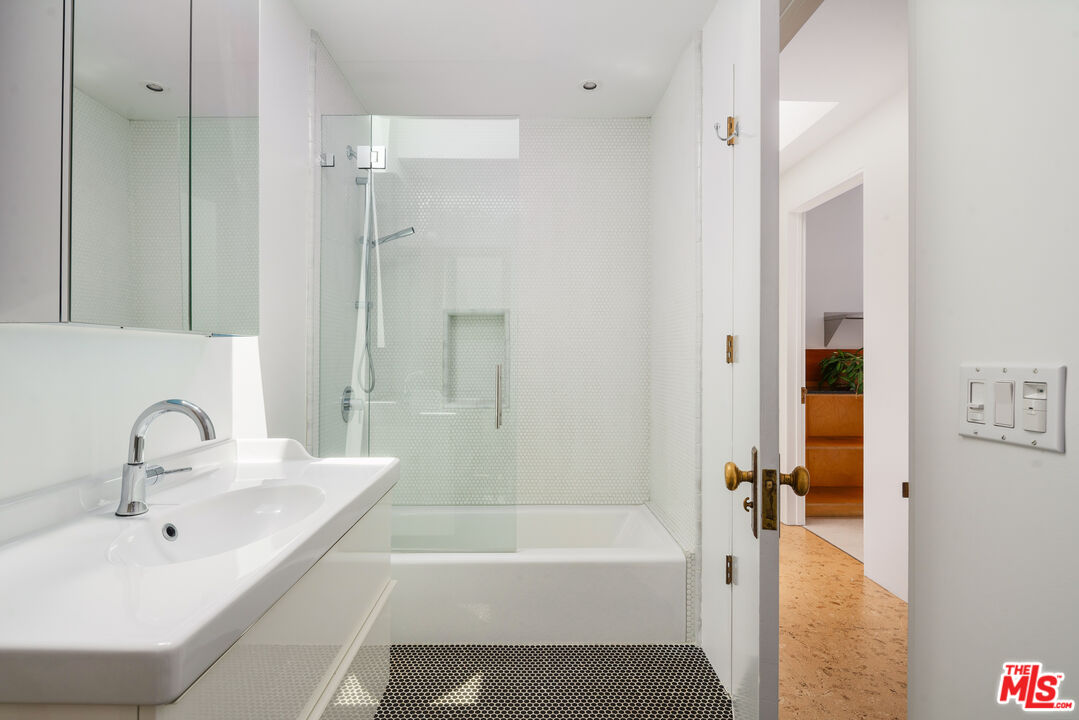 630 N Alta Vista Blvd