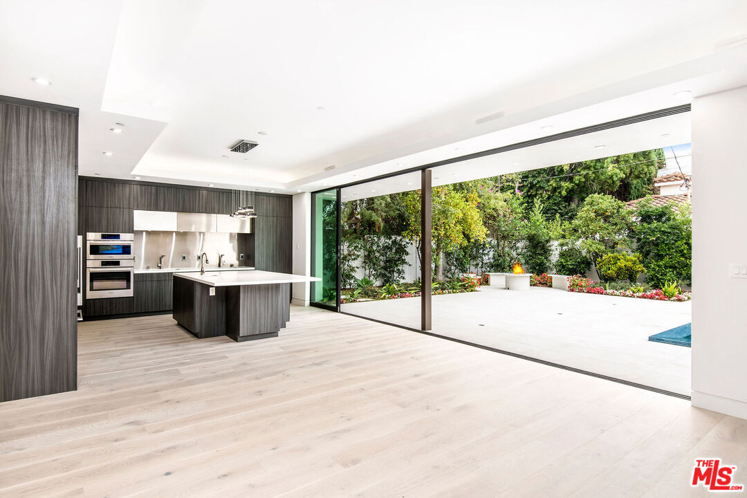 245 S La Peer Dr
