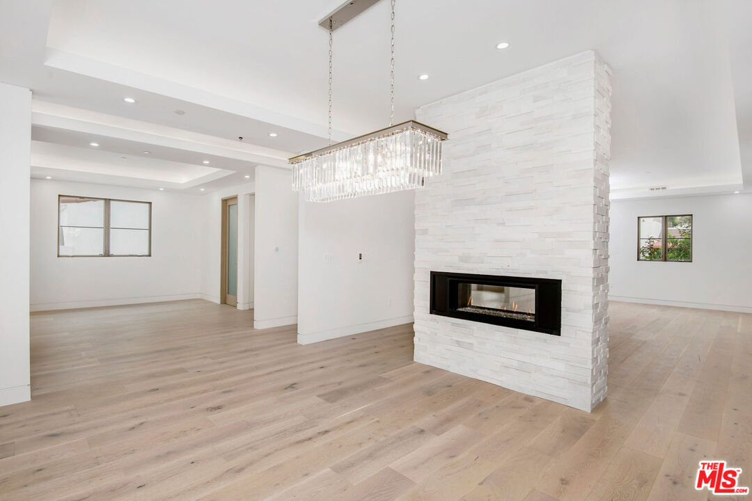245 S La Peer Dr