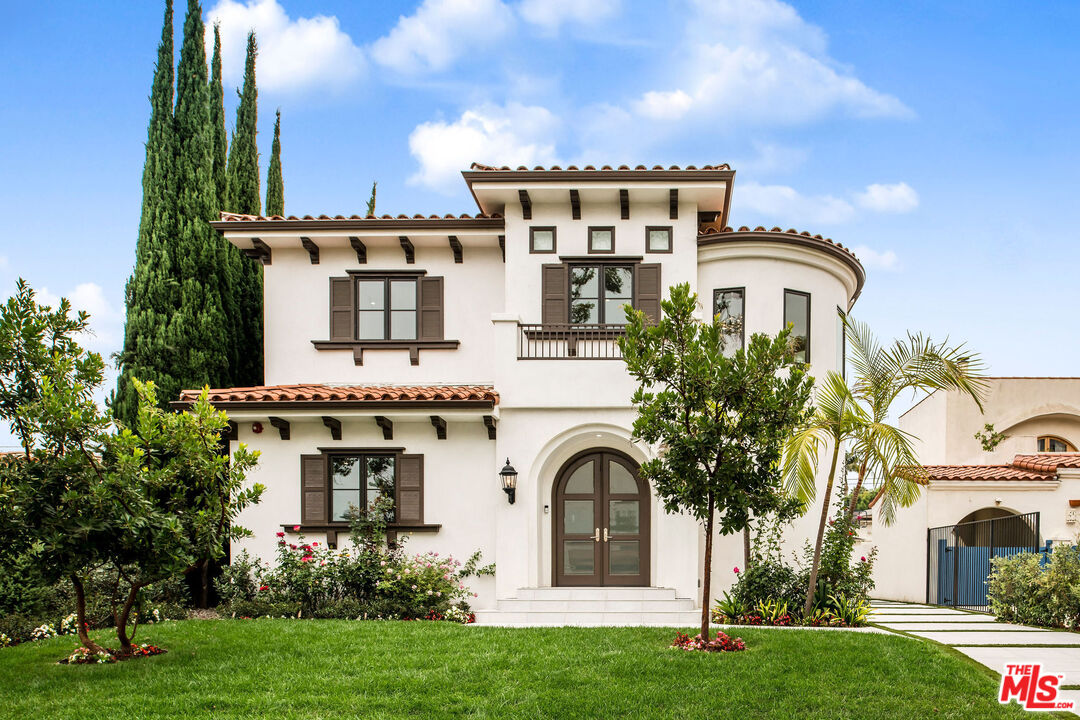 245 S La Peer Dr