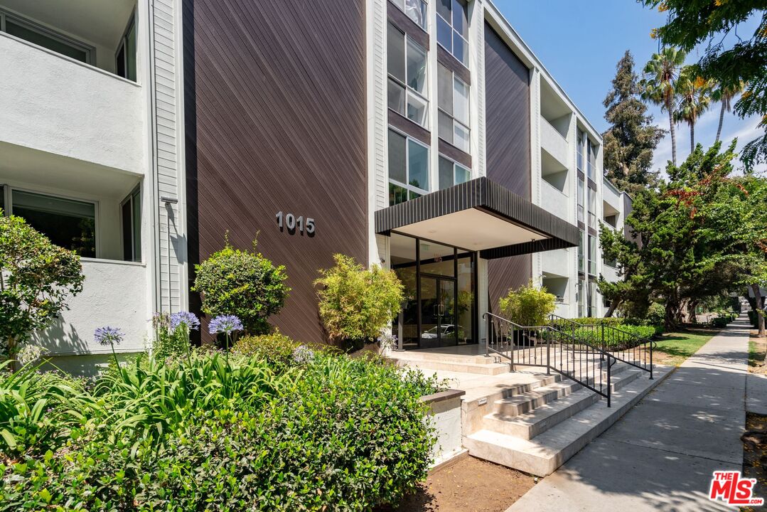 1015 N Kings Rd Unit: 103