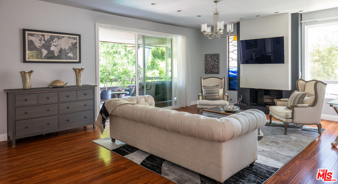 4822 Van Noord Ave Unit: 6