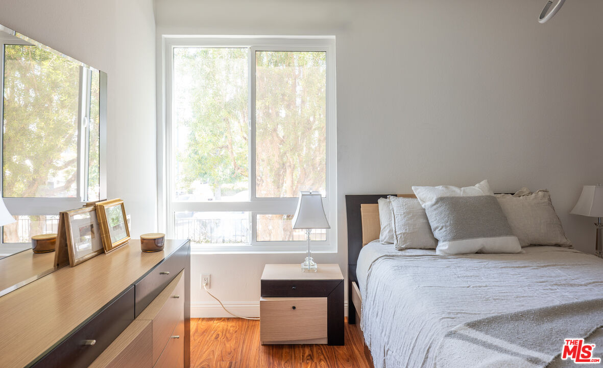 4822 Van Noord Ave Unit: 6