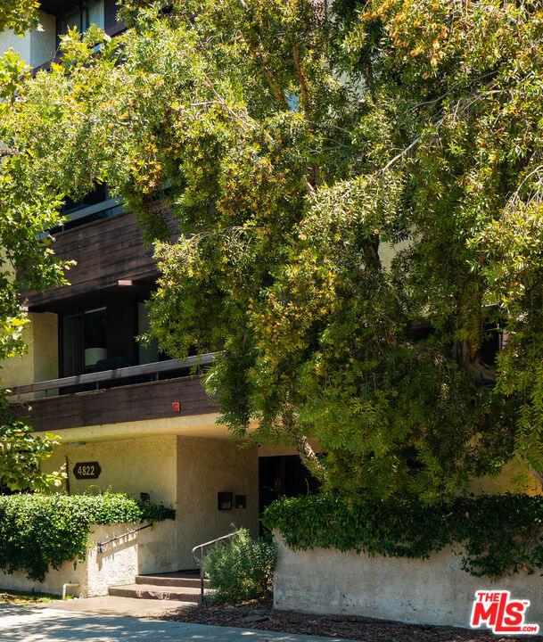 4822 Van Noord Ave Unit: 6