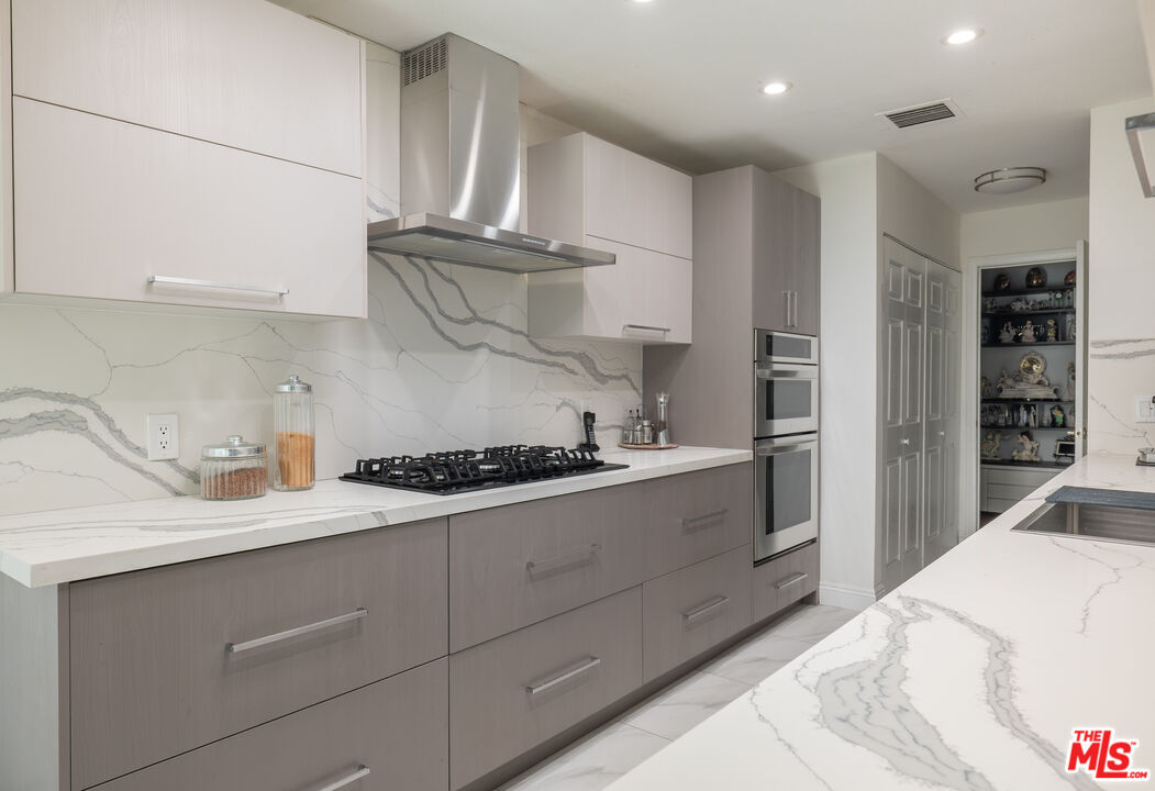 4822 Van Noord Ave Unit: 6