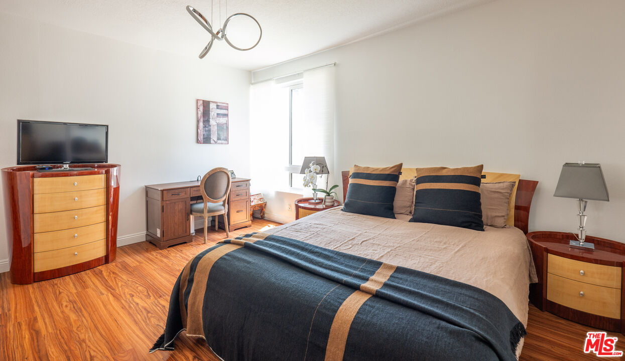 4822 Van Noord Ave Unit: 6