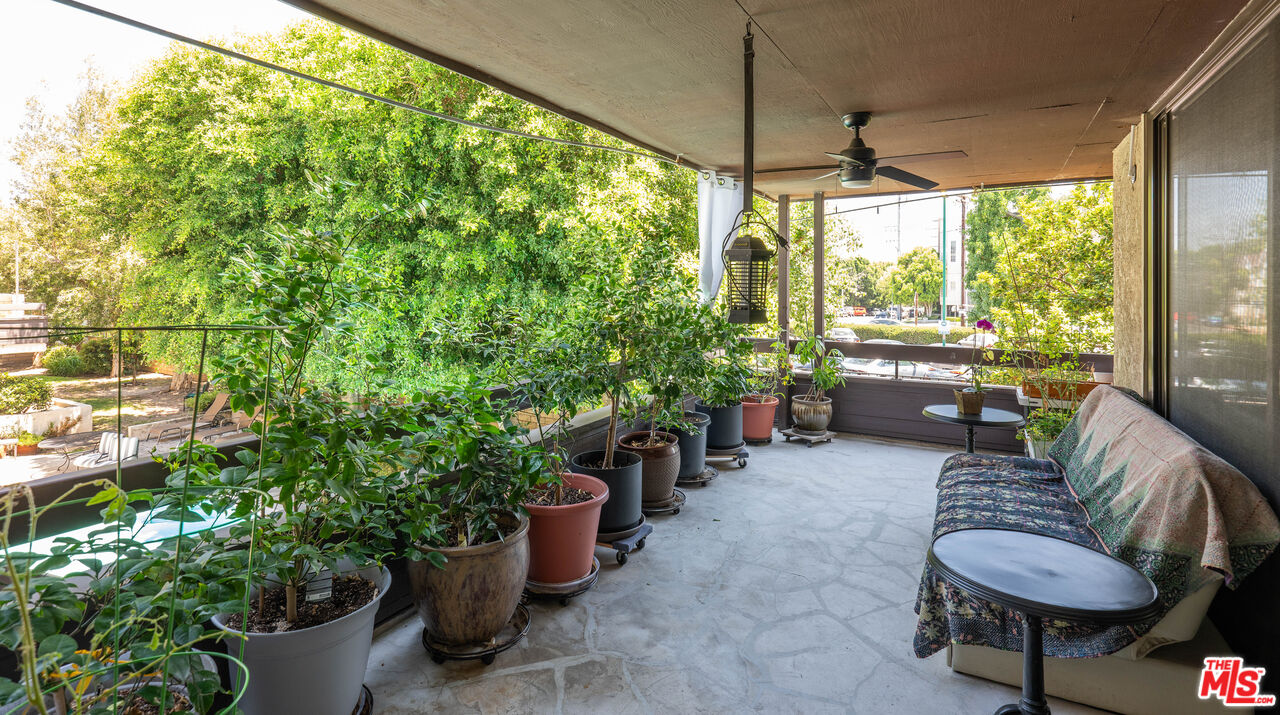 4822 Van Noord Ave Unit: 6