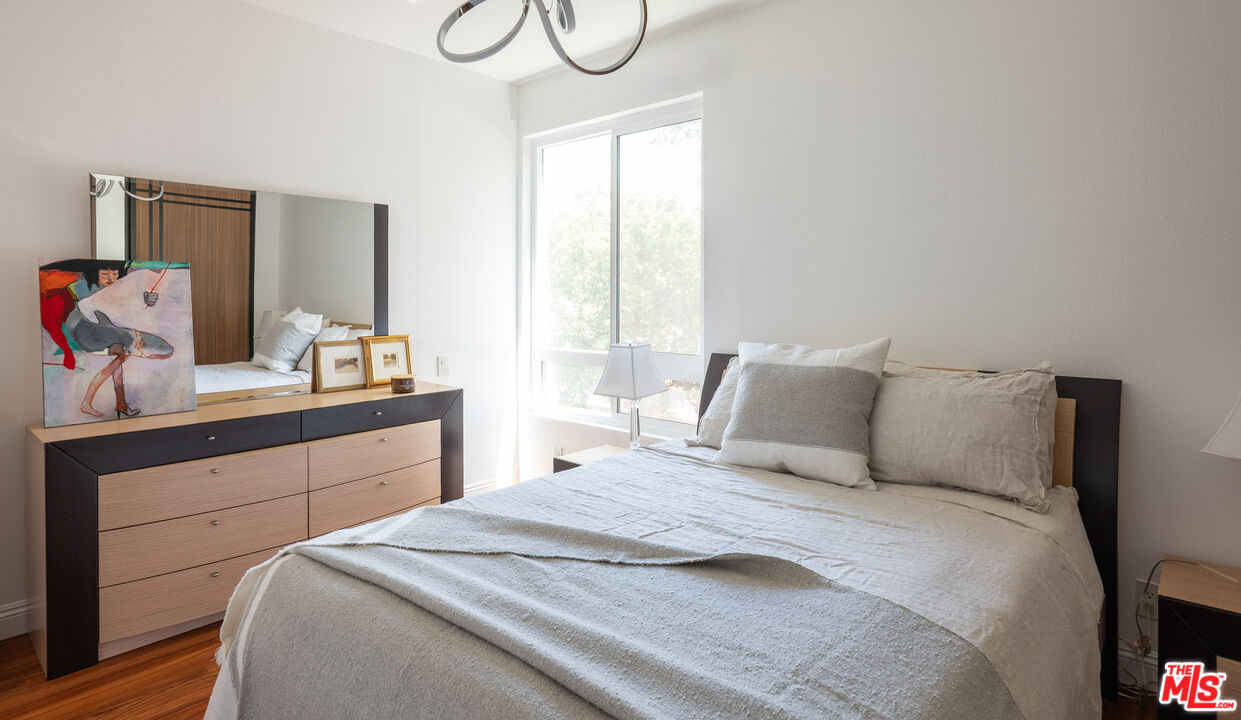 4822 Van Noord Ave Unit: 6