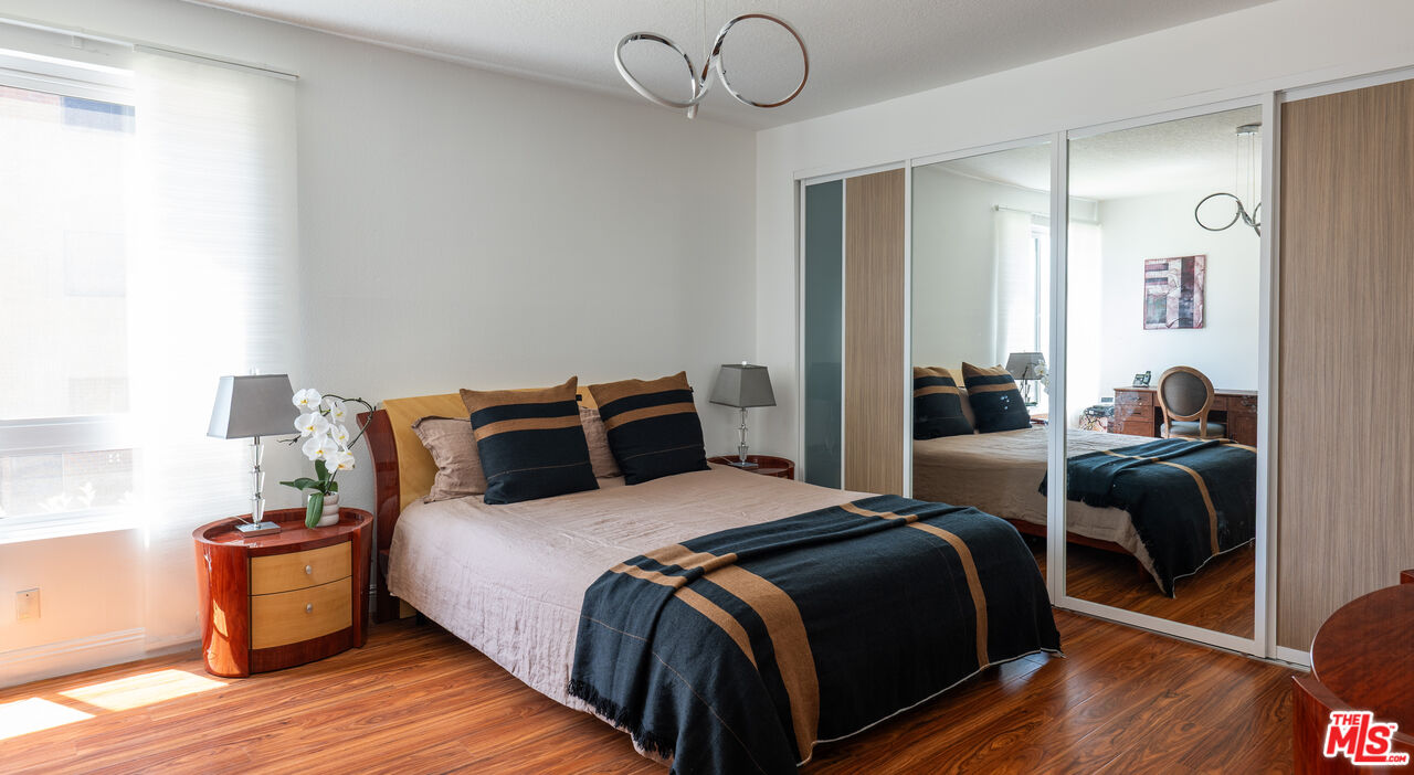 4822 Van Noord Ave Unit: 6