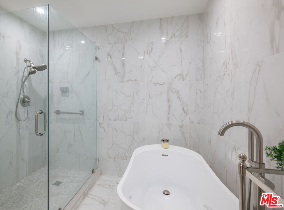 4822 Van Noord Ave Unit: 6