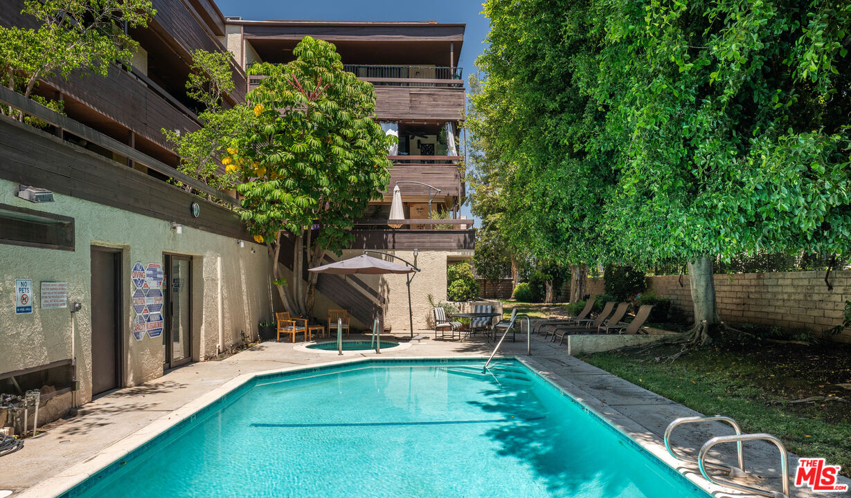 4822 Van Noord Ave Unit: 6