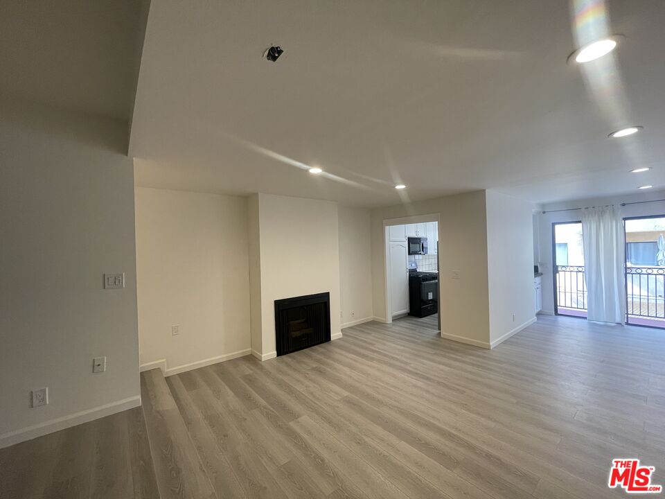 1338 N Sierra Bonita Ave Unit: 103