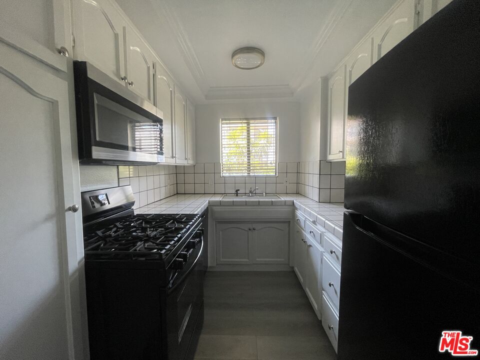 1338 N Sierra Bonita Ave Unit: 103