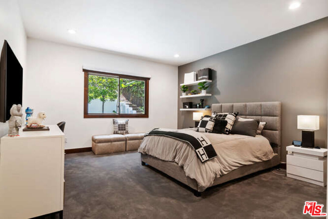 14318 Valley Vista Blvd