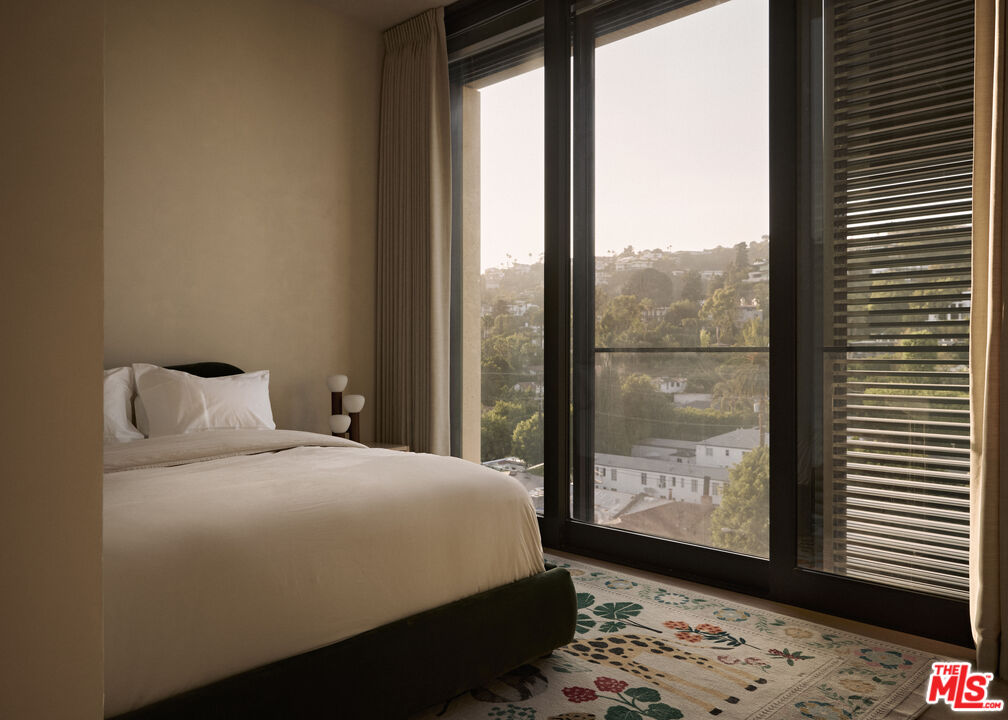 9040 W Sunset Blvd Unit: 1002