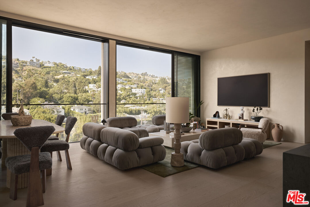 9040 W Sunset Blvd Unit: 1002