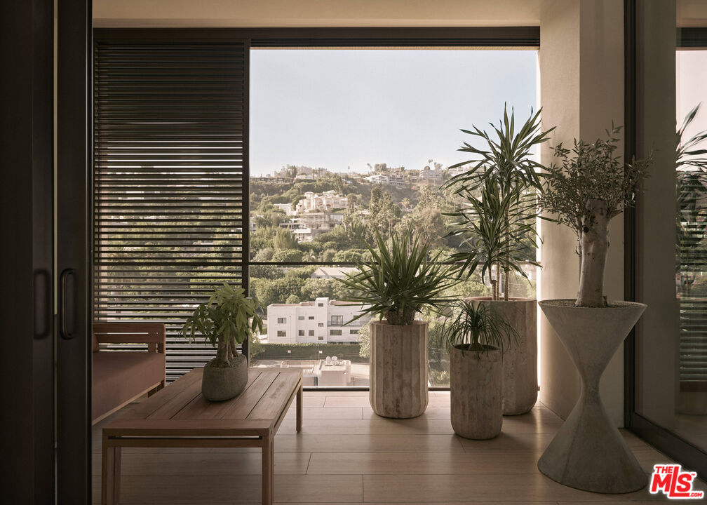 9040 W Sunset Blvd Unit: 1002