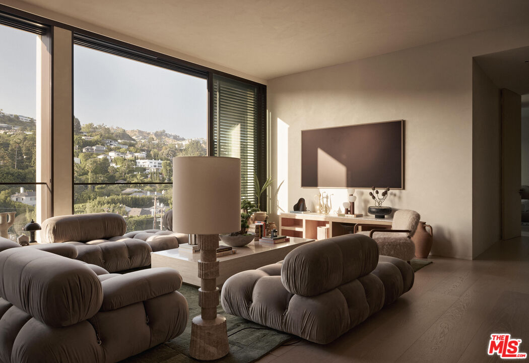 9040 W Sunset Blvd Unit: 1002