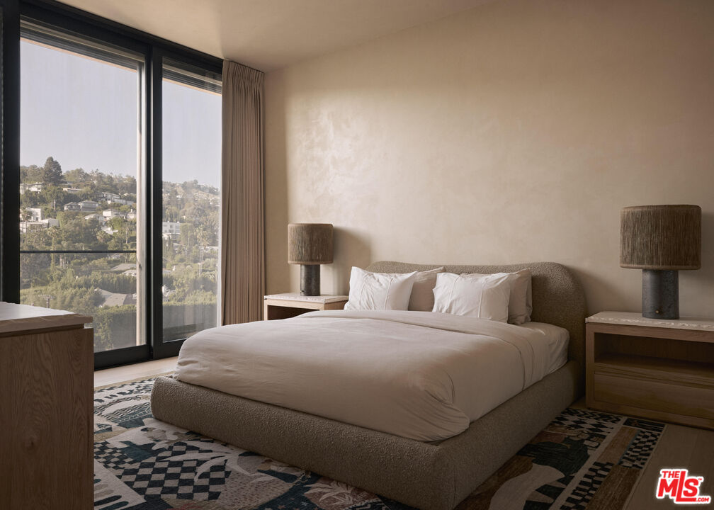 9040 W Sunset Blvd Unit: 1002