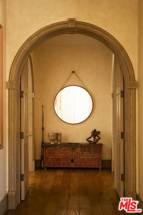 2719 Benedict Canyon Dr