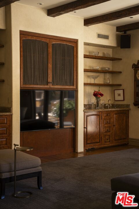 2719 Benedict Canyon Dr