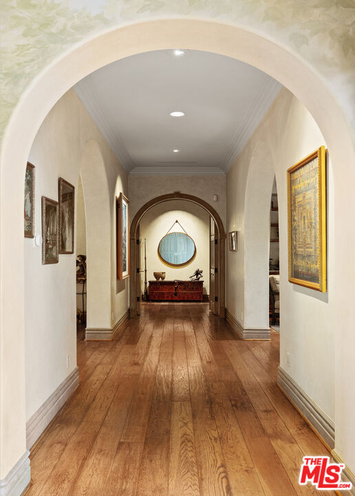 2719 Benedict Canyon Dr