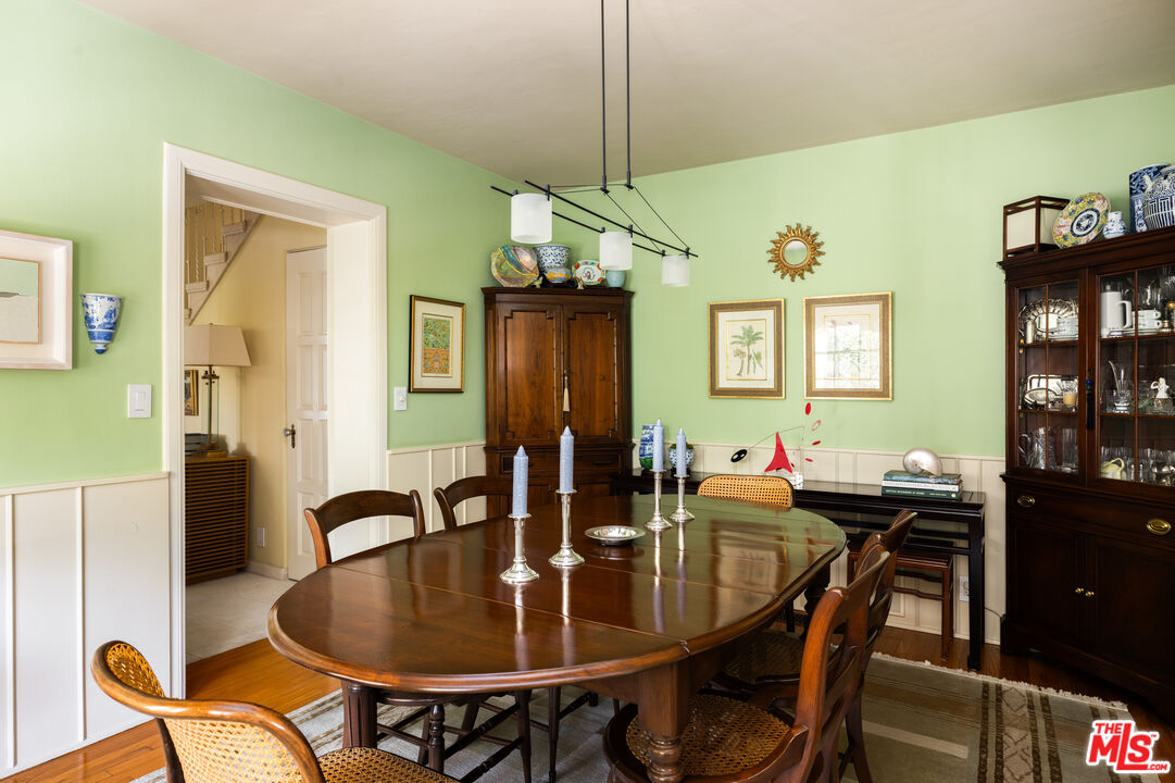 1612 Sunset Plaza Dr