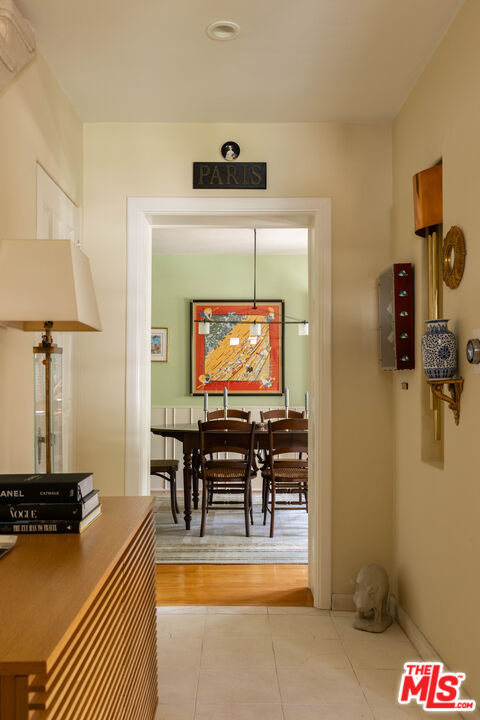 1612 Sunset Plaza Dr