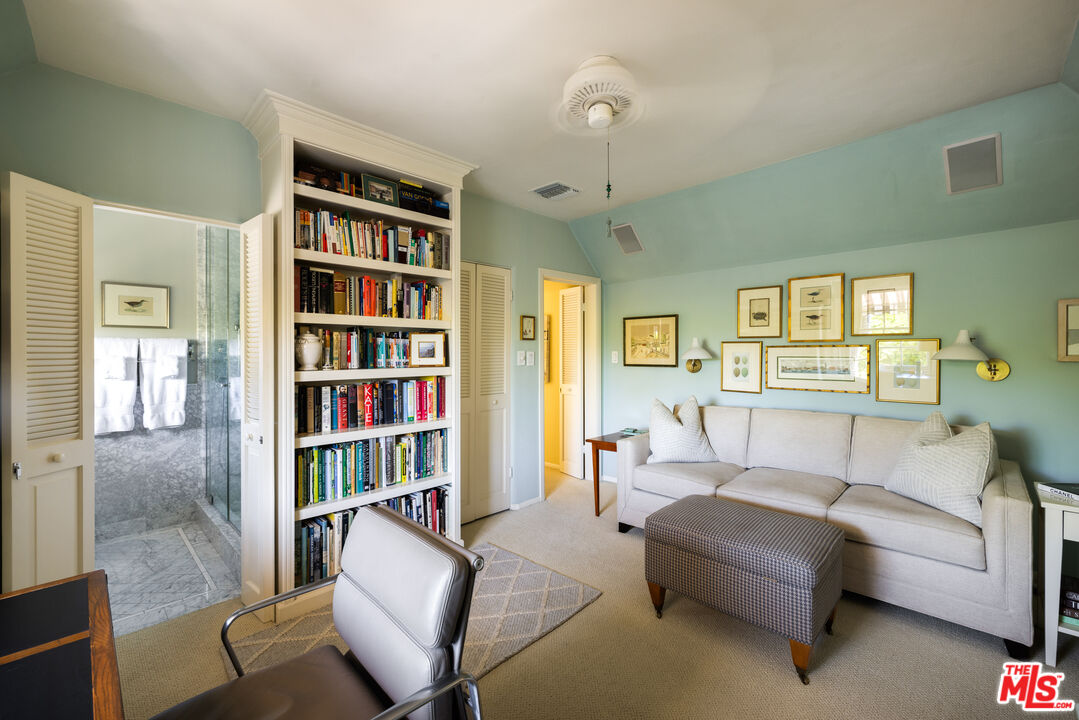 1612 Sunset Plaza Dr