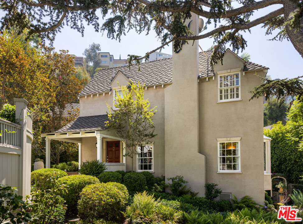 1612 Sunset Plaza Dr