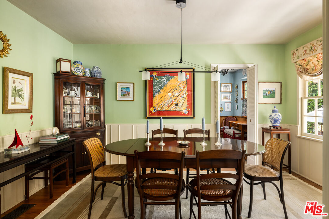 1612 Sunset Plaza Dr