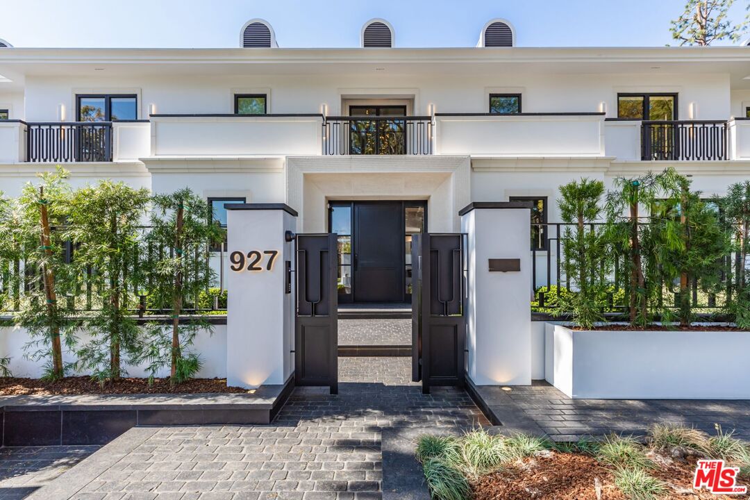 927 N Whittier Dr