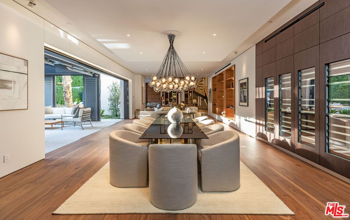 927 N Whittier Dr